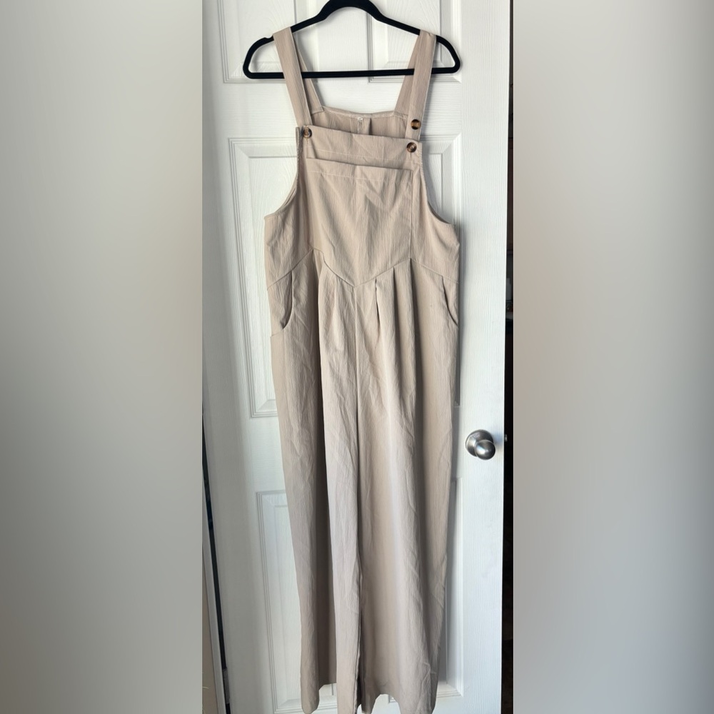 Jumpsuit - Women’s Tan, Full Length, Wide Leg, Jumpsuit. Size 2X - Picture 2 of 8